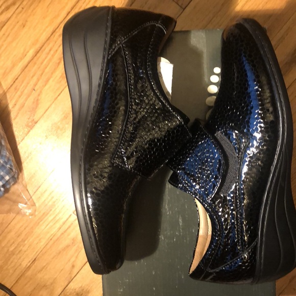 Brand new spring step genuine lacquer leather Corvo loafers - Picture 2 of 11